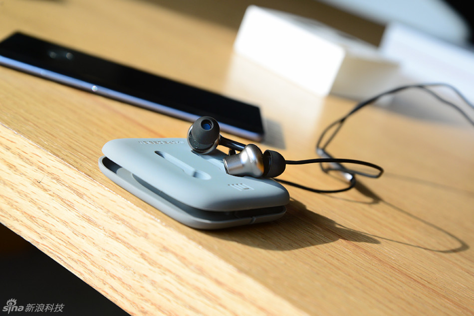 小米圈铁耳机Pro开箱图赏 我们先来看颜值 - 科技前沿 - 紫呜网 - www.ziwuwu.com