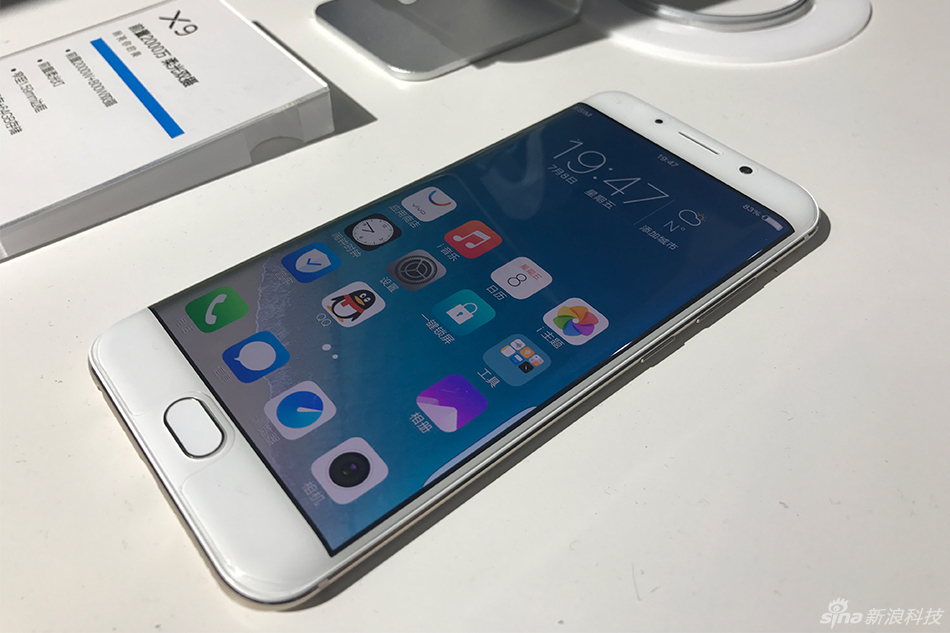 四面曲屏温润如玉 vivo XPlay 6现场图赏