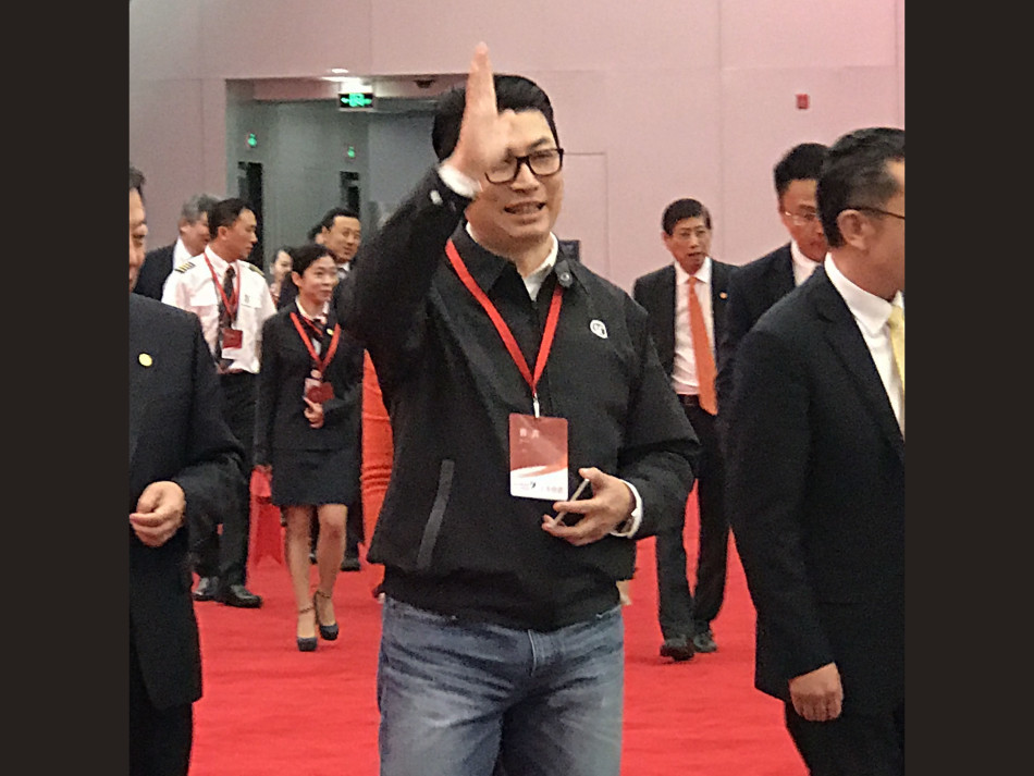 顺丰快递的老总_顺丰快递图片(2)