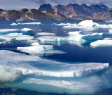 壮观冰川绝美景色：内部晶莹剔透如同梦幻