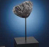 罕见巨型陨石将亮相拍卖会：估价达3170万元