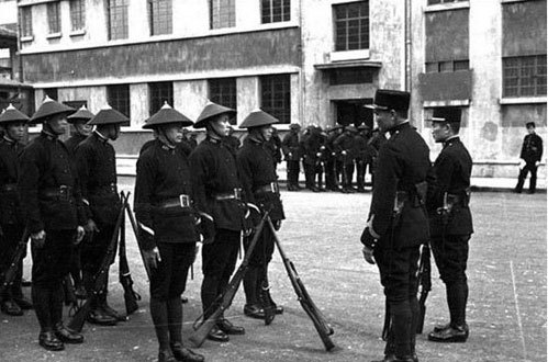 抓街头小贩:40年代民国警察