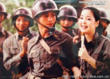 邓丽君劳军献吻大兵：吻士兵三天只洗半边脸