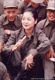 邓丽君劳军献吻大兵：吻士兵三天只洗半边脸