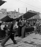 死亡笼罩下的民生：战后日本的黑市交易