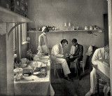 趣味瞬间：现代名人现身历史老照片