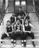 17张诡异老照片：自杀式小坦克、飞机撞大树