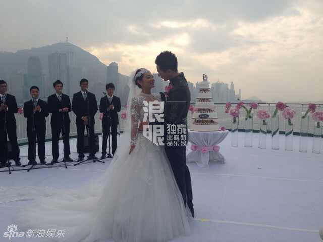 刘璇婚纱_刘璇婚纱照(2)