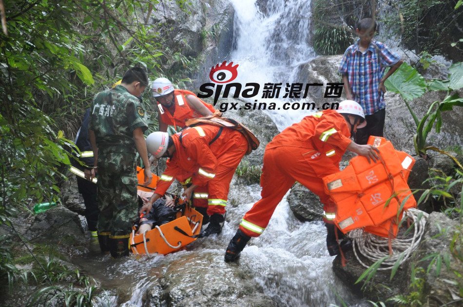 消防沙池旁边一定要有灭火器吗?而且还要求悬