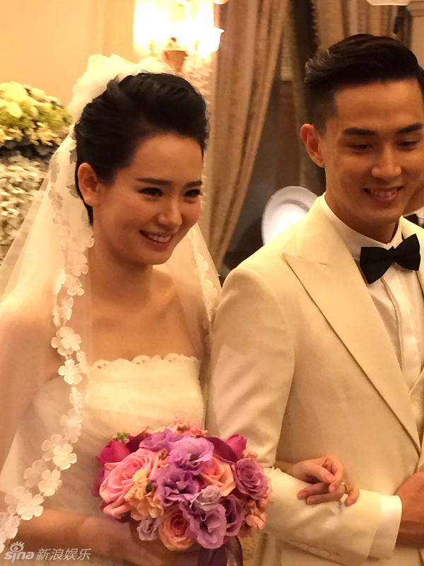 戚薇李承铉拉斯维加斯大婚 现场甜蜜拥吻