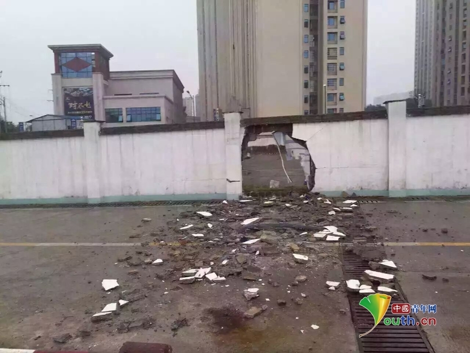 学生作业展示墙设计 45039_614913_184568.jpg