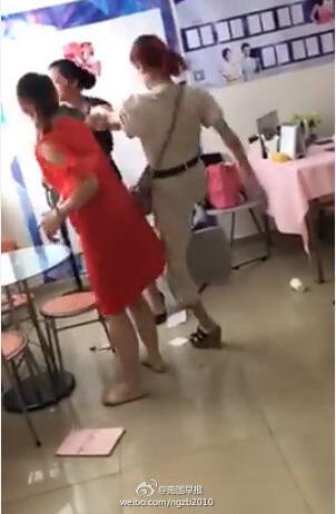 最新原配打小三 45039_657531_365109.jpg