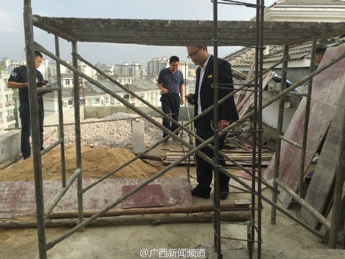 姓谢的人口_一名30岁姓谢的女成员在军营前展示并挥动港英旗帜-香港人优先