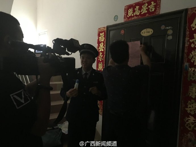 姓谢的人口_一名30岁姓谢的女成员在军营前展示并挥动港英旗帜-香港人优先(3)