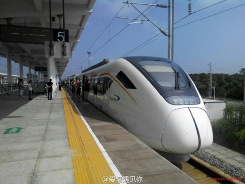 我国首列公交化城际动车组在南宁至北海试运营