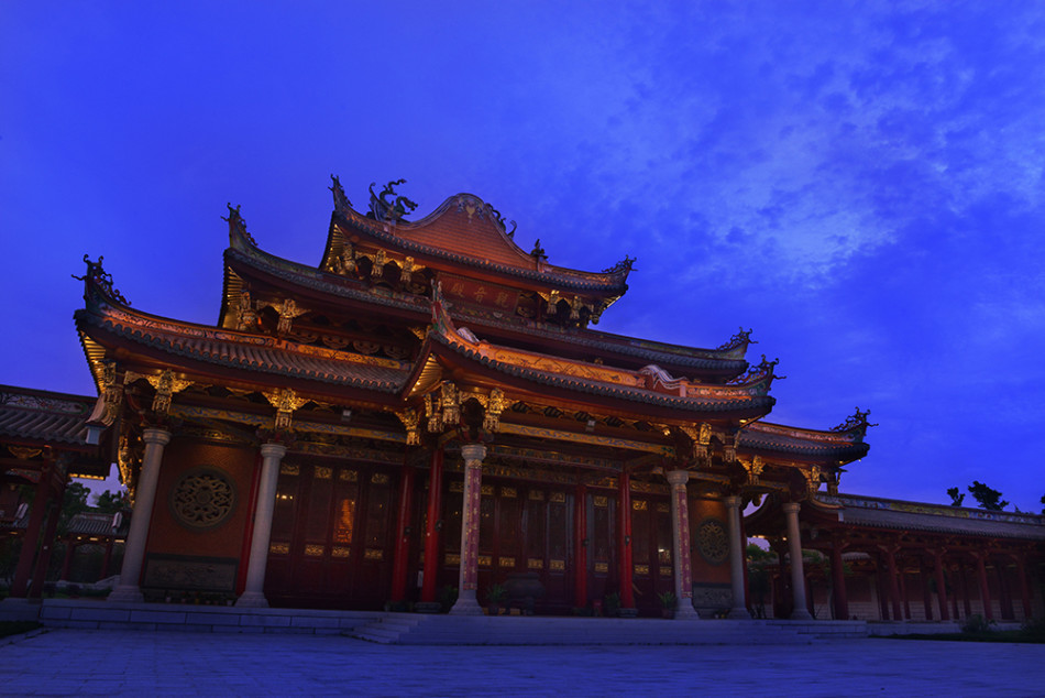 猜你喜欢 1 / 10 福建省福清市高山崇恩禅寺原名为香灯寺,地处龙高