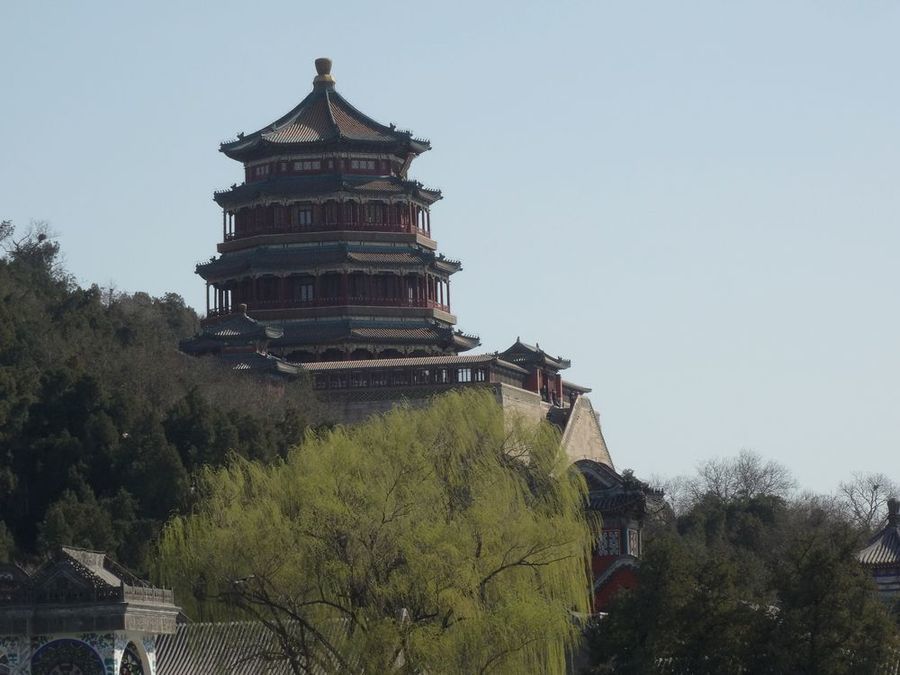 颐和园内春到佛香阁