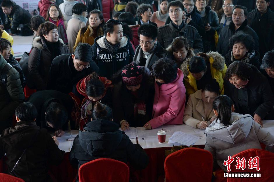 朋友在上海开了家公司,想假聘用我一个退休亲