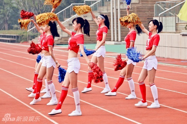《旋风十一人》最美拉拉队意外走红
