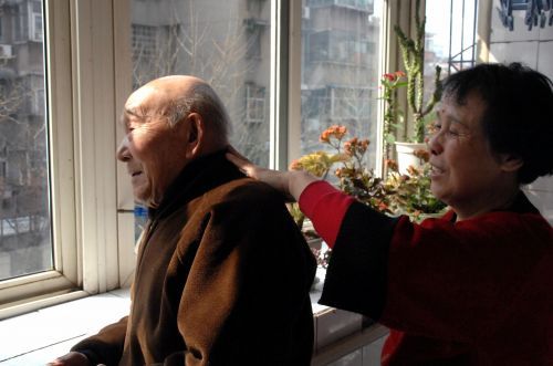 老年人口是指多少岁_陕西老龄人口超600万其中约三成老年人独居 铜川人占了多(2)