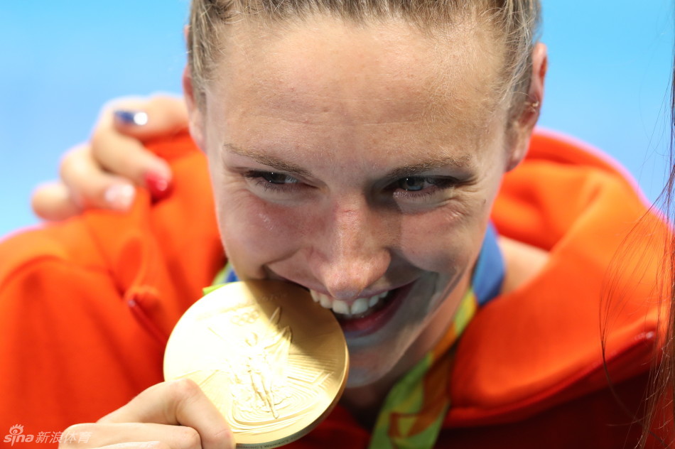 女子400米混霍斯祖打破世界纪录夺冠