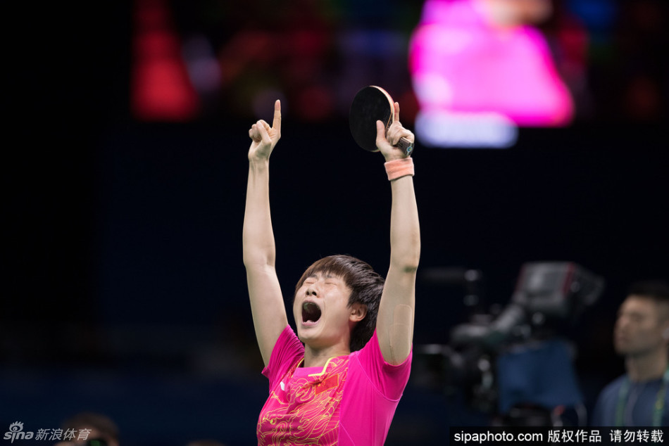 乒乓球女单决赛最后一球 76522_1887550_591558.jpg