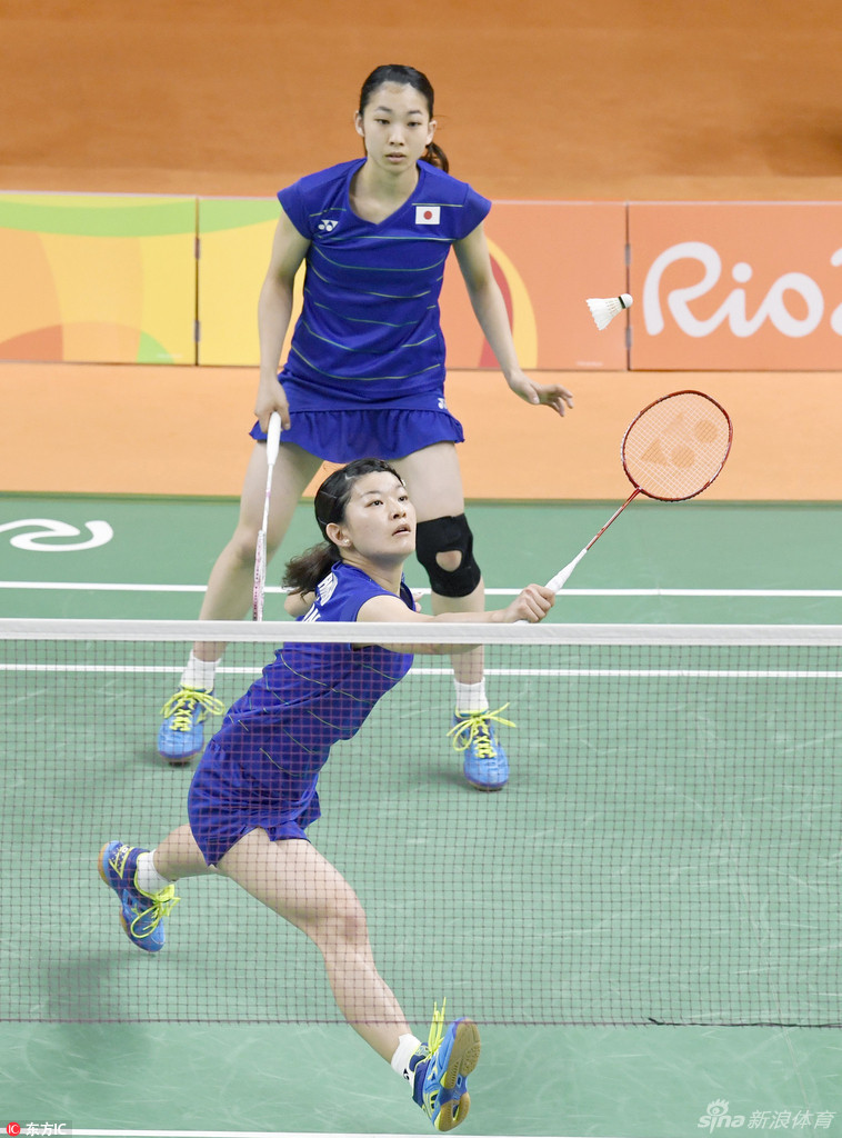 羽毛球双打后场算出界 羽毛球单打如何算出界