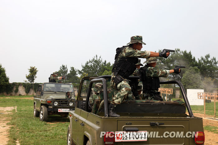 武警特战队电视剧 211_3737_802854.jpg