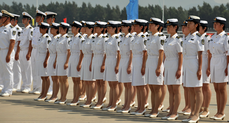 中国海军英雄<em>女兵</em>列队接受<em>检阅</em>,出兵索马里(图