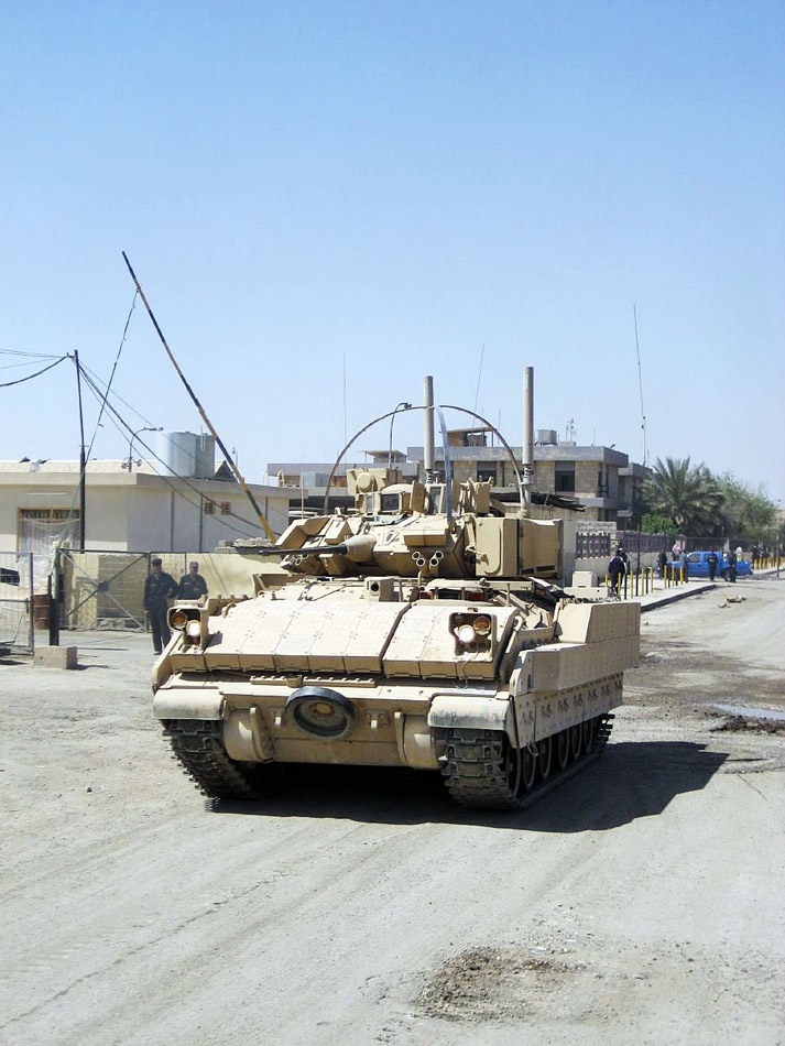 m2a3装甲车全身披挂