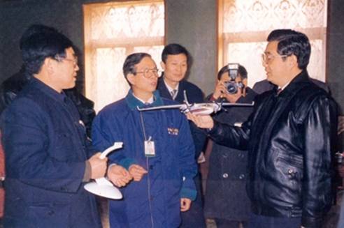 胡锦涛视察西飞公司