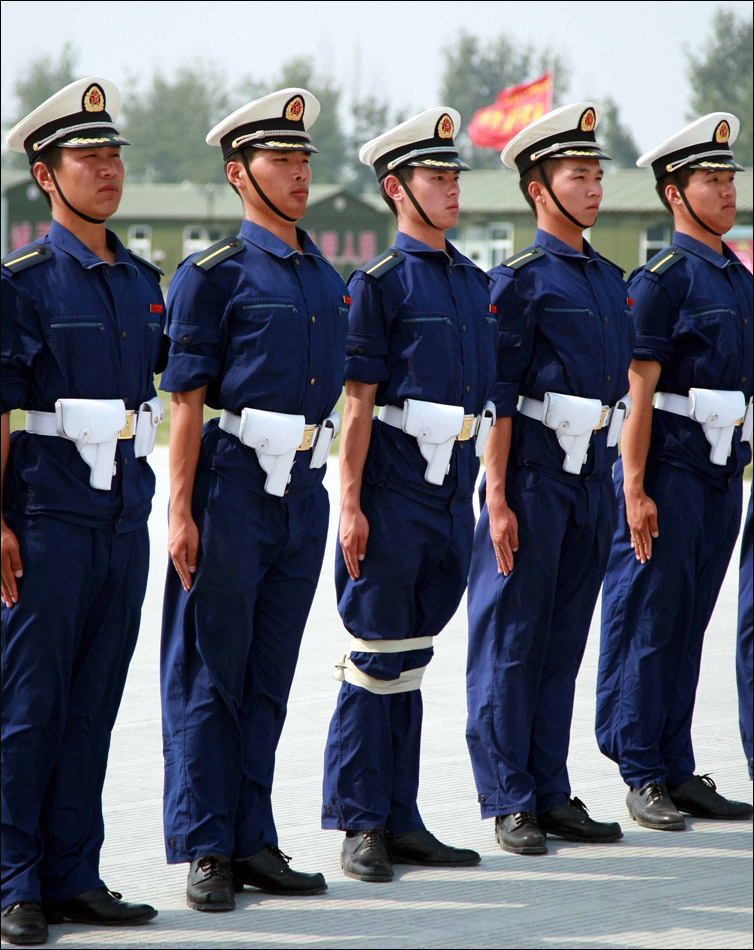 绑带:捆绑之功效,利于矫正站姿时的罗圈腿。