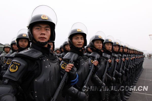 近拍受阅武警雪豹突击队专用新型防暴服