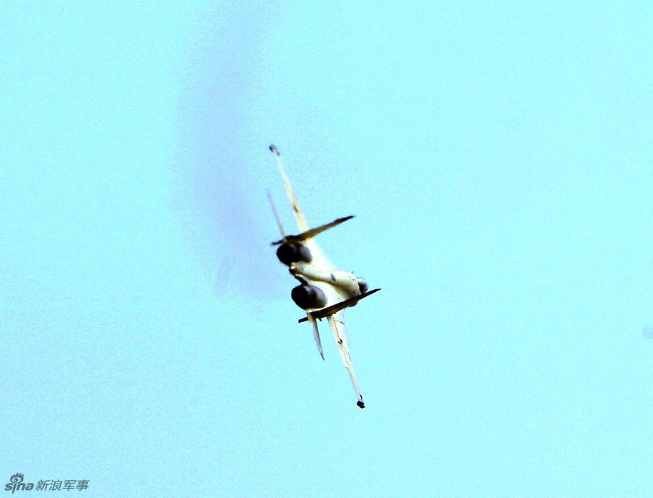 惊艳登场!中国大阅兵未现身的歼11B首次公开