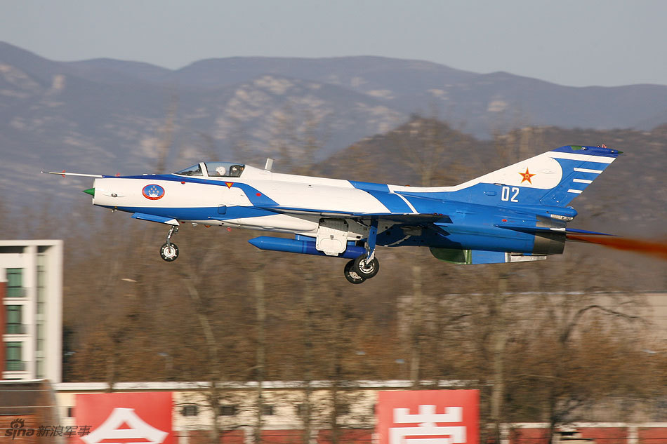八一飞行表演队歼7gb战机超地空通场