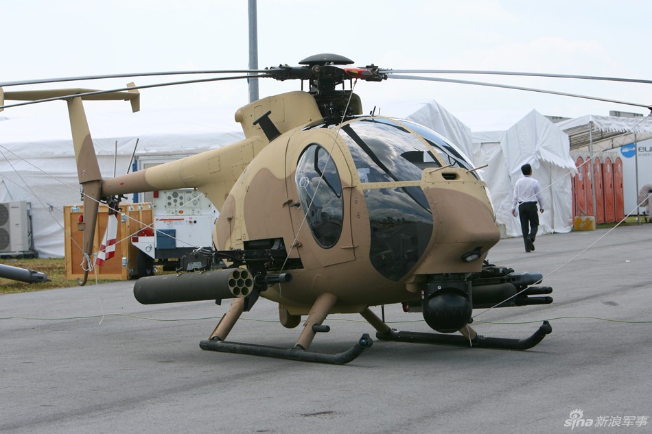 Boeing AH6 " Little Bird " (Helicóptero ligero artillado USA )