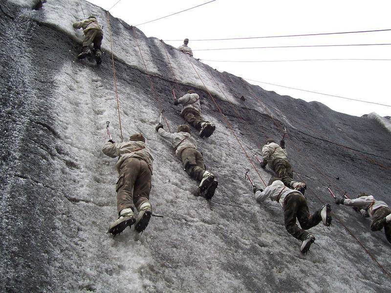 印度军队公开精锐高原山地部队内部训练照[12