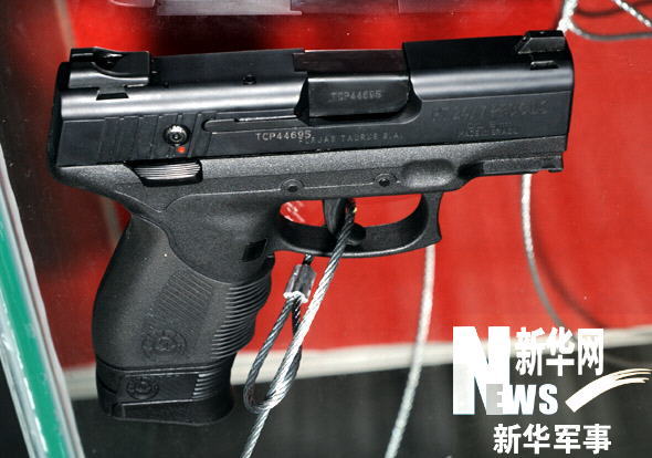 巴西"陶鲁斯"pt-24 7ls pro oss ds 9毫米自动手枪
