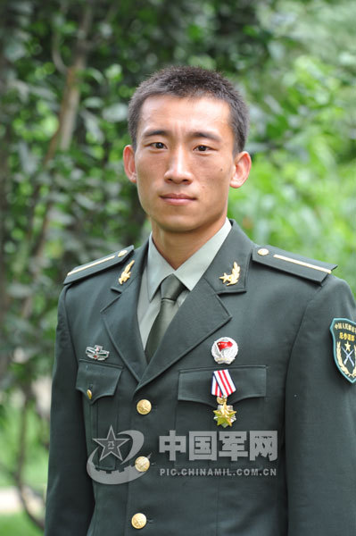 点击图片查看详情 解放后中国人口总数_读 我国人口增长现状图 .回答问题 1 人口增长最快的时期(3)