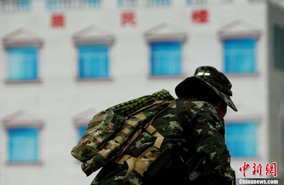 10月15日,在广西桂林举行中泰特种部队反恐联训进行城市街道搜索实弹