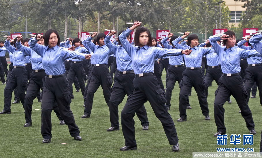 中国公安大学新生开学 女学员表演匕首操_北京汽车论坛_XCAR 爱卡汽车俱乐部