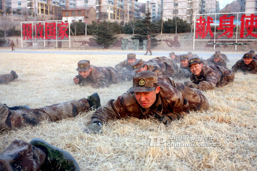 济南军区新兵战术训练场上嗷嗷叫_高清图集_新浪网