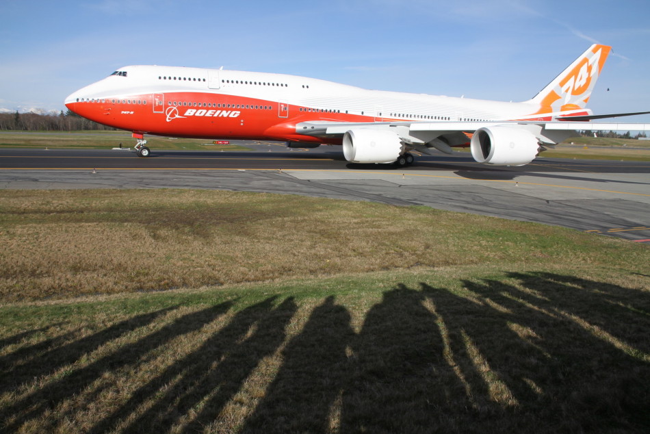 波音747-8洲际客机首飞成功