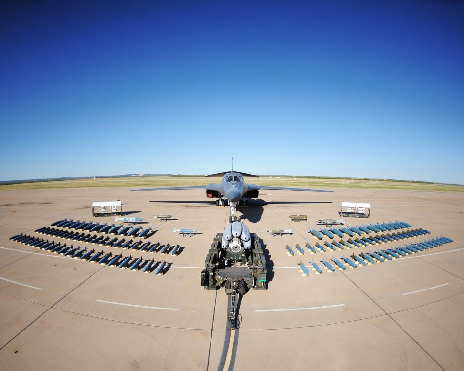 美國空軍B-1B戰略轟炸機掛彈能力強隱身性好