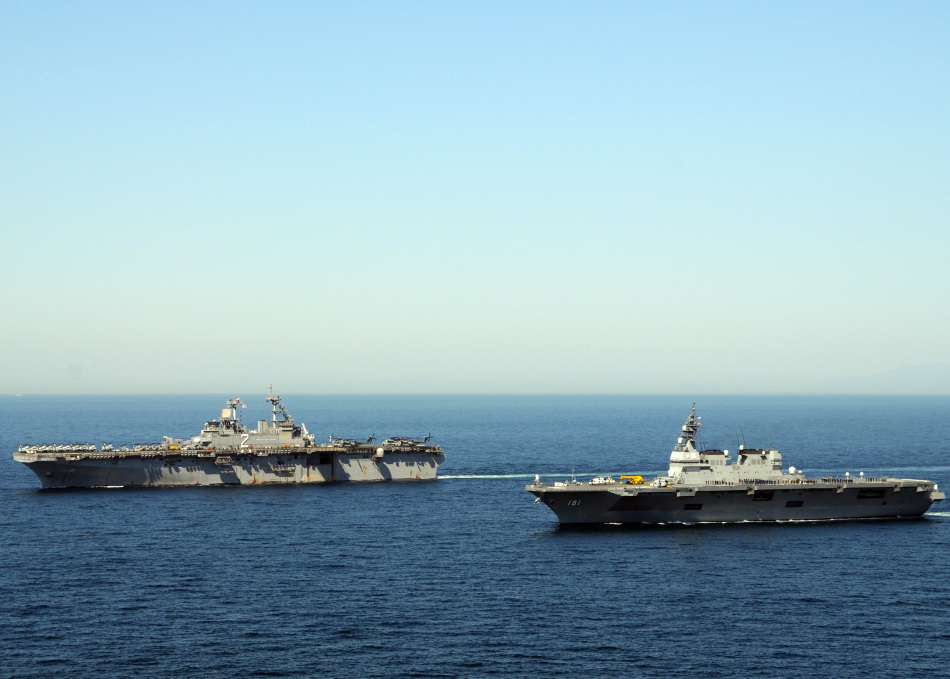 美軍出動戰艦配合日本直升機航母搜尋海嘯遇難者