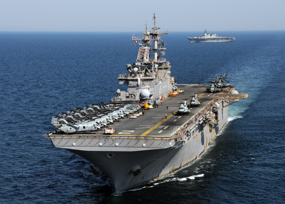 美軍出動戰艦配合日本直升機航母搜尋海嘯遇難者