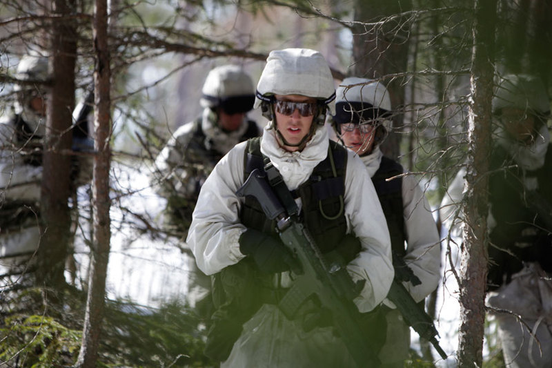 瑞典新兵進深山訓練基礎軍事技能實戰感很強