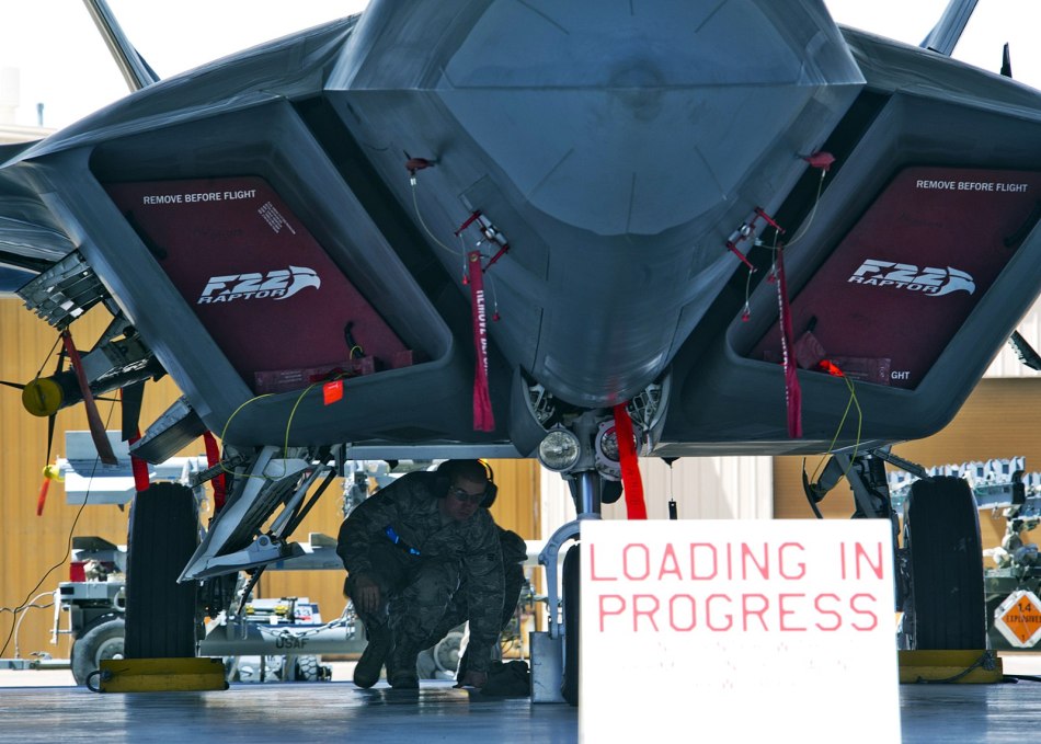 美國空軍展示F-22A猛禽戰機內置武器掛架清晰圖