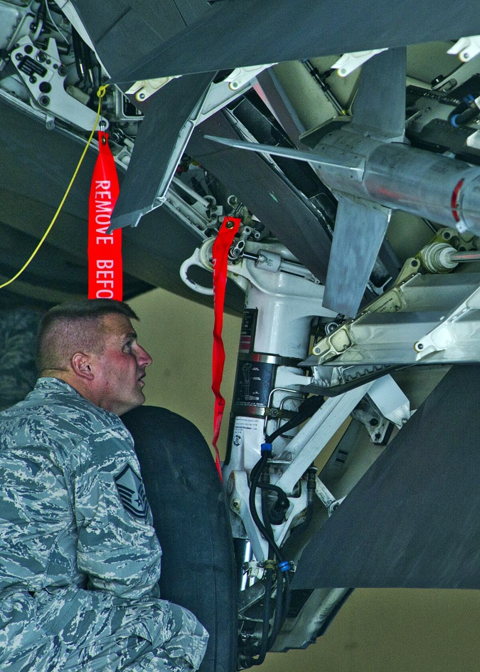 美國空軍展示F-22A猛禽戰機內置武器掛架清晰圖
