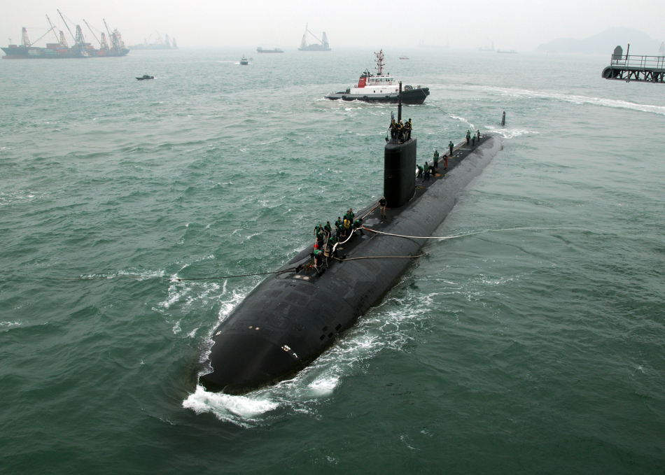 美國海軍核攻擊潛艇與補給艦停靠香港水域